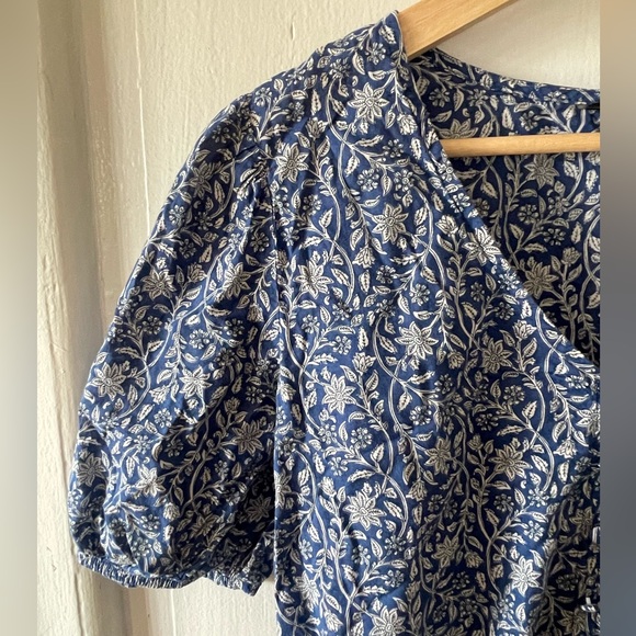 Banana Republic Blouse Womens Medium Blue Floral Boho Cottagecore Puff Sleeve - Picture 4 of 9